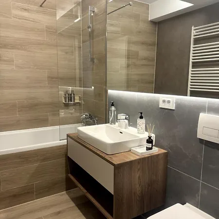 Cityscape Green, Modern Designer