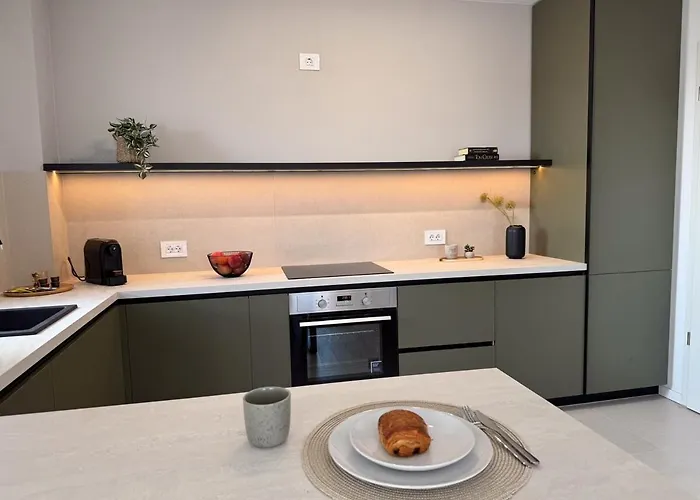 Cozy Cityscape Green, Modern Designer * Brassó