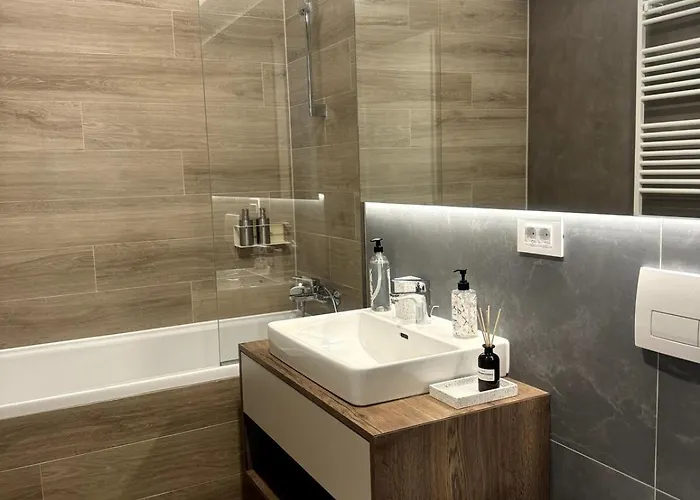 Cozy Cityscape Green, Modern Designer * Brassó